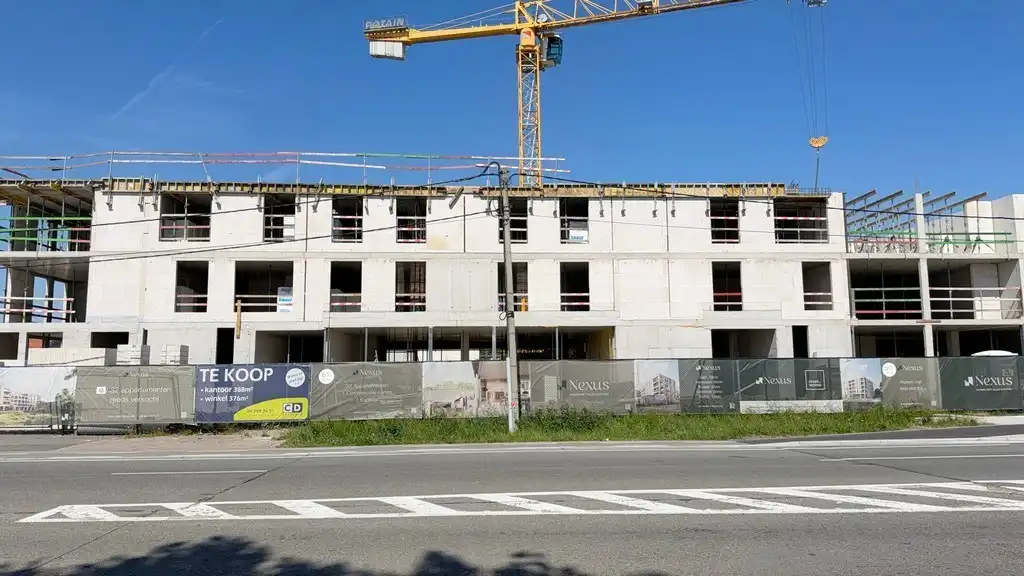 Nieuwbouw kantoor te koop op toplocatie in Oostakker foto {{pictureIndex}}