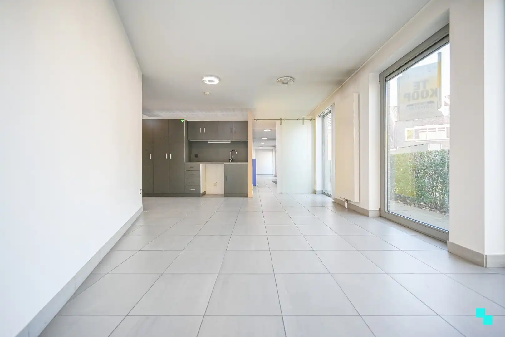 Centraal gelegen kantoorruimte foto {{pictureIndex}}