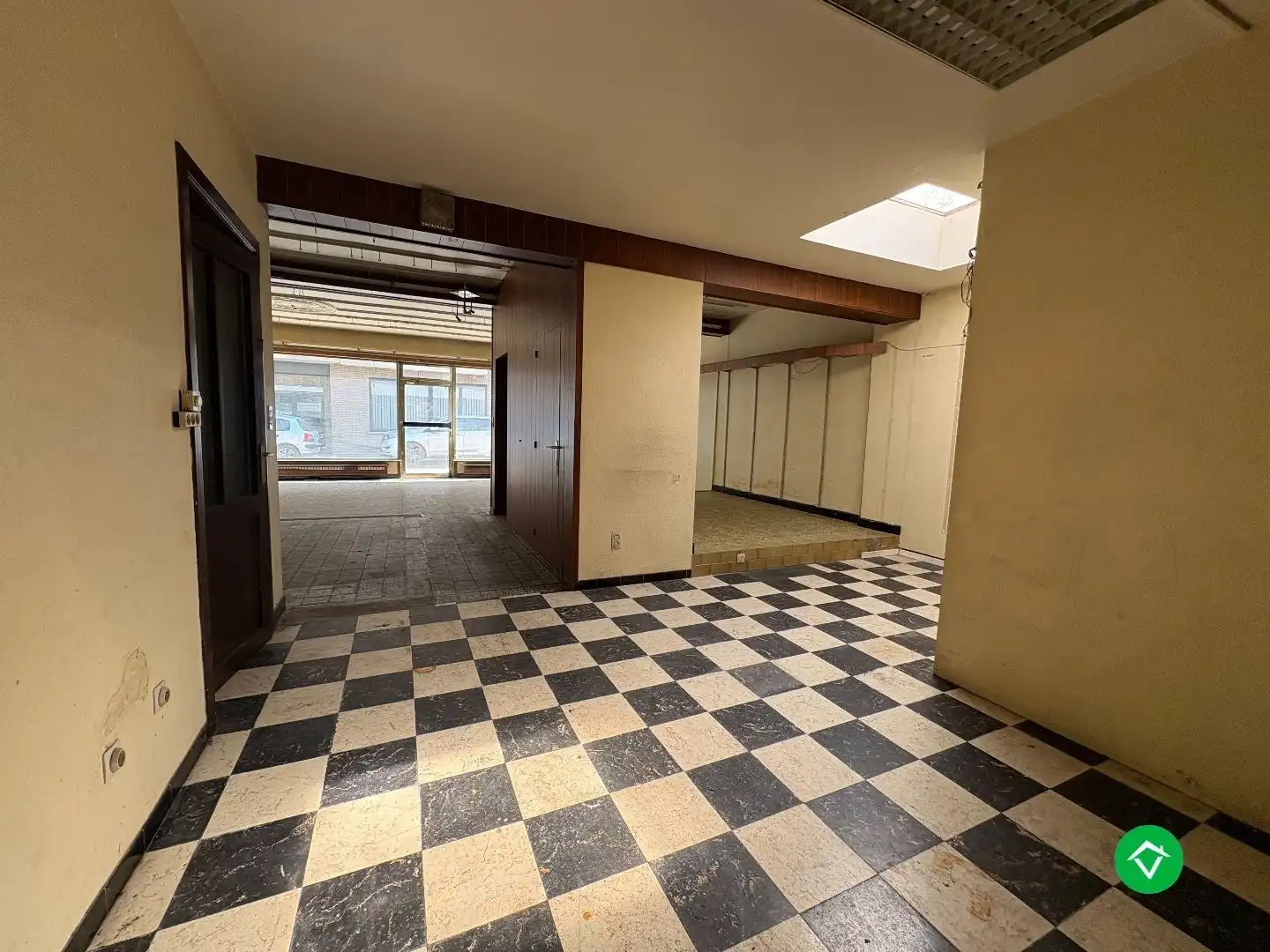 Projectgrond in centrum Koekelare – voormalig handelspand foto 3