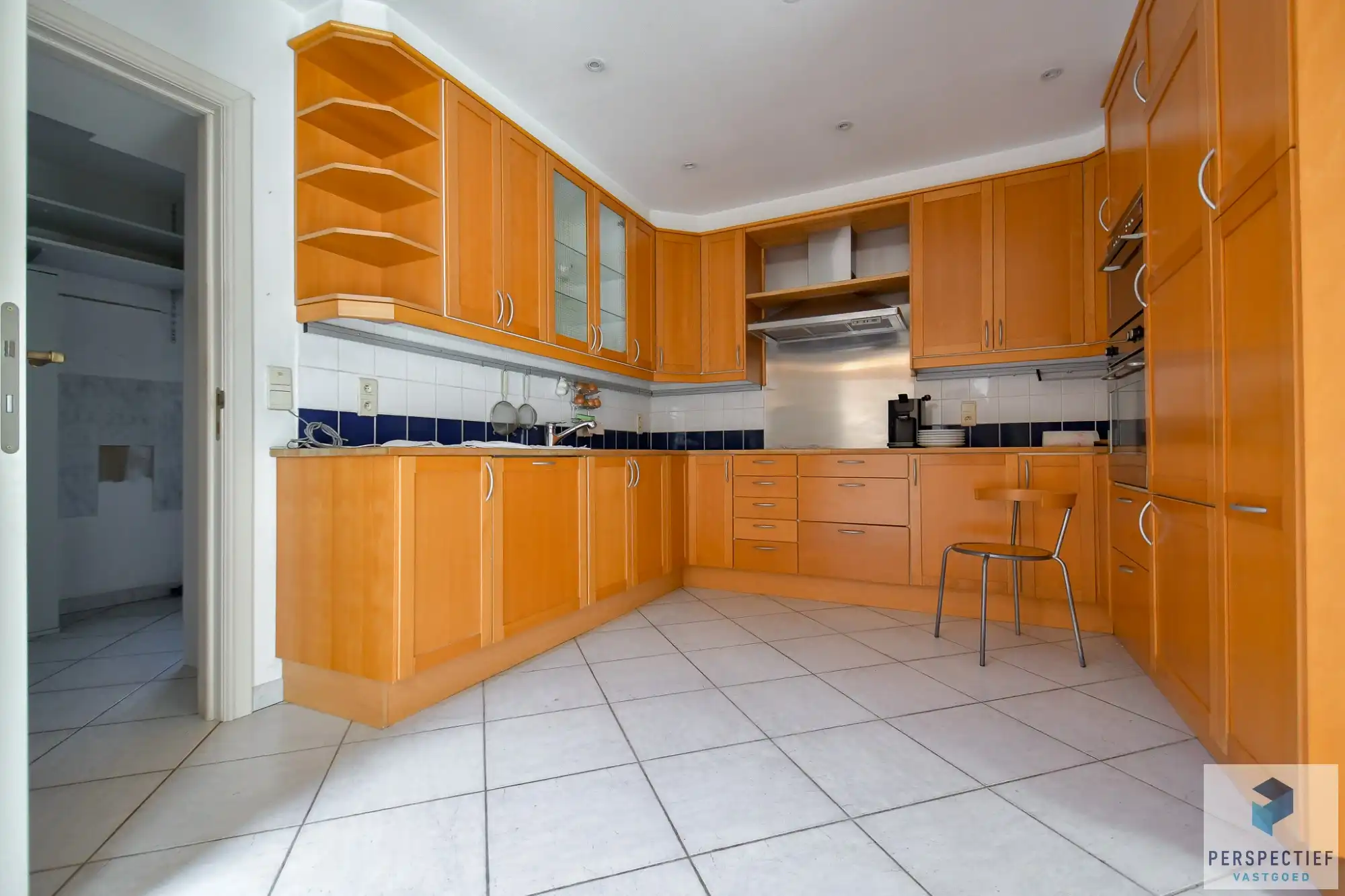 Unieke villa met dubbele garage en opslagplaats/ loods in rustige omgeving foto 7