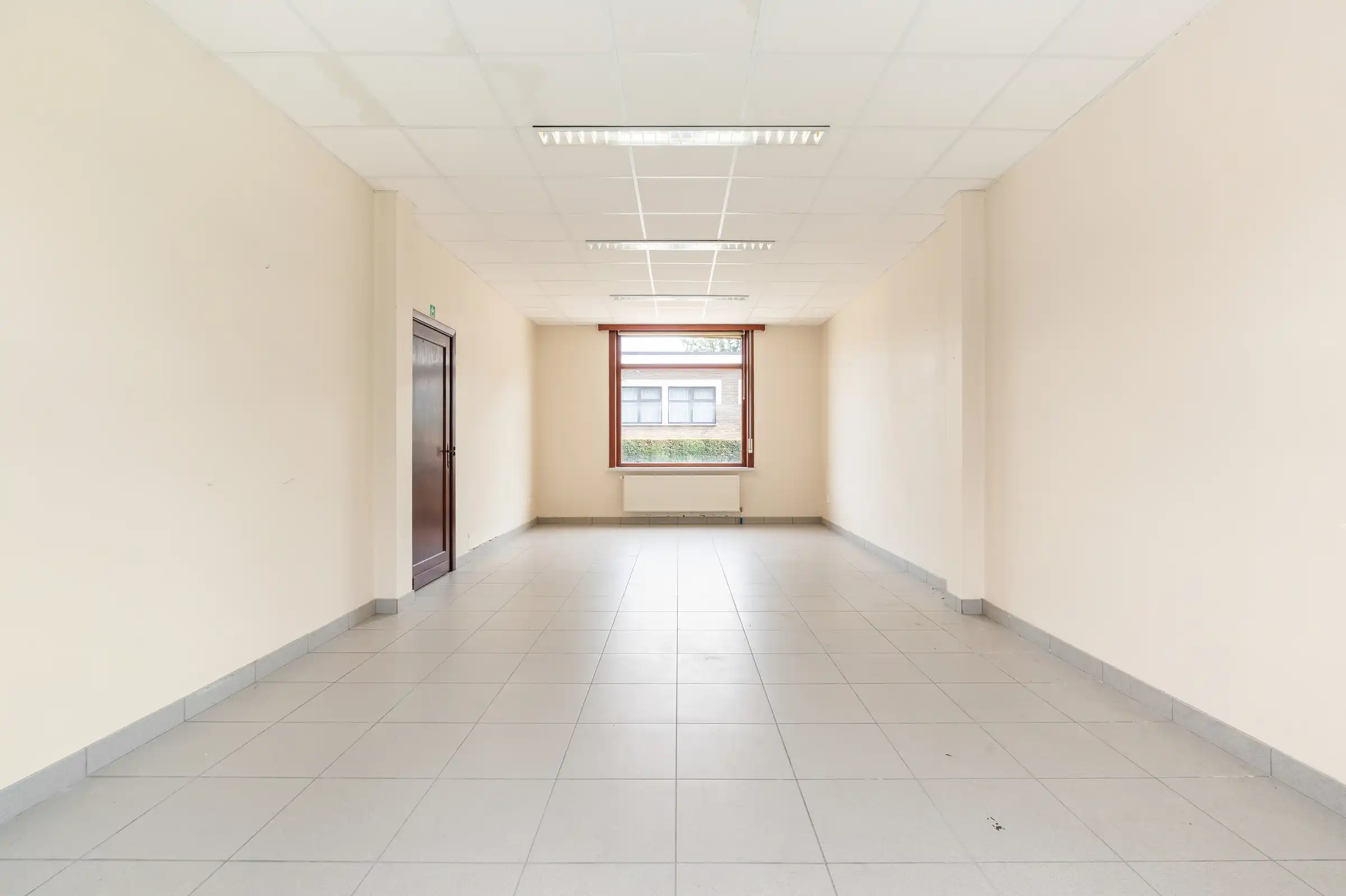 Voormalige pastorij op 520 m² met garage foto 4