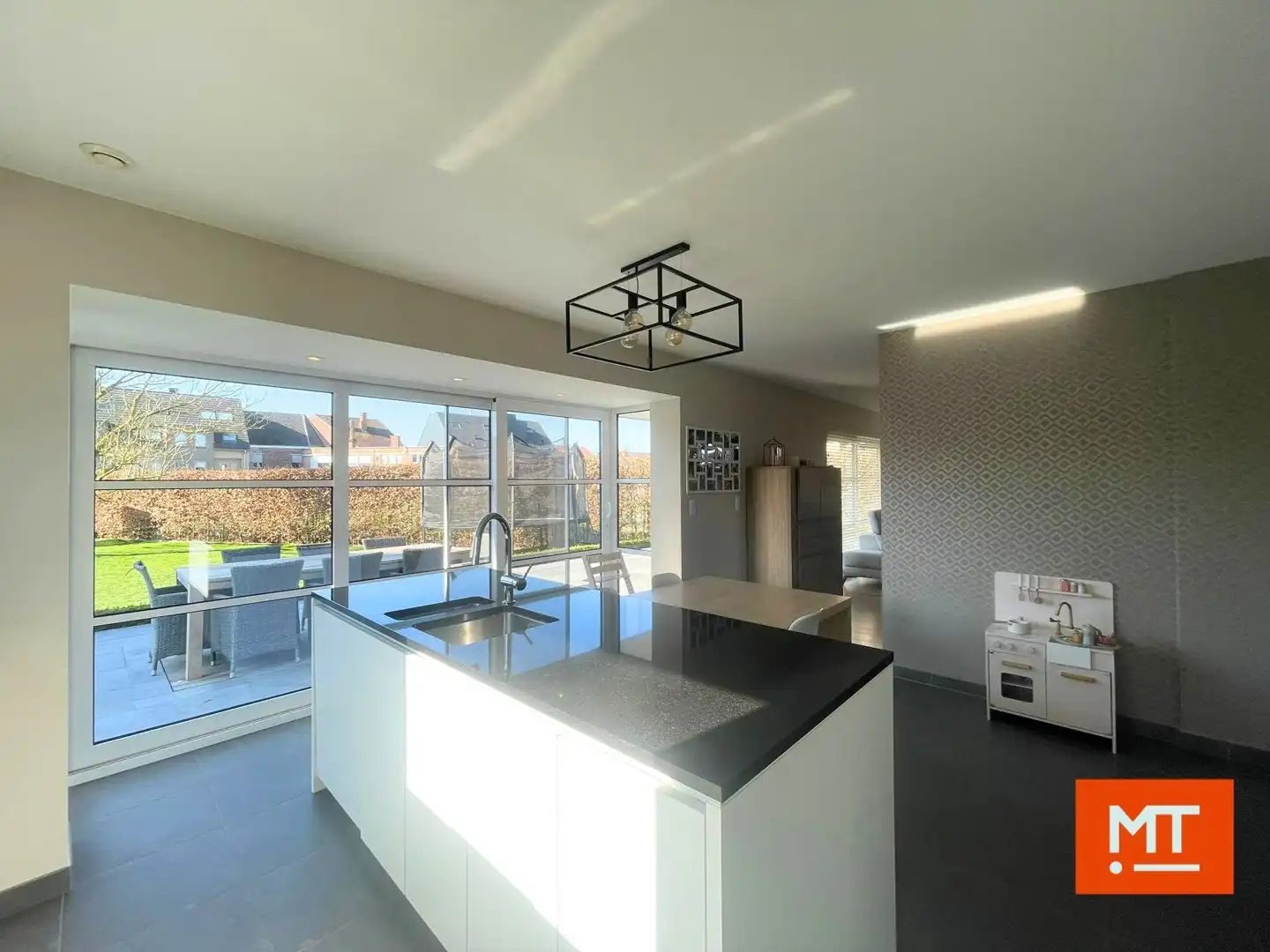 Residentieel gelegen villa met 3 slaapkamers, Zuidgerichte tuin en carport in Passendale foto 8