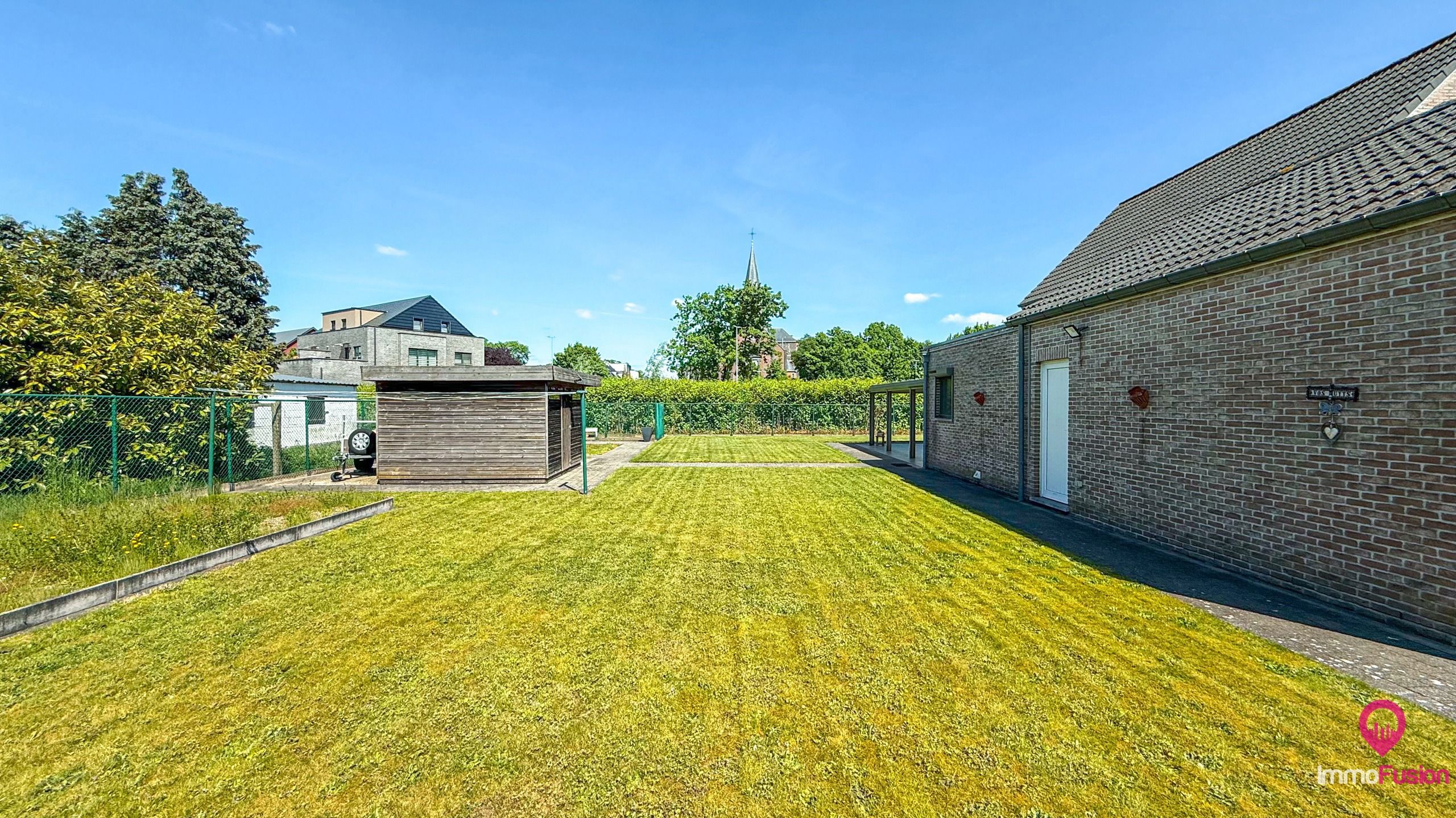 Ruime gezinswoning met 3 slpks, dubbele garage en grote tuin! foto 49
