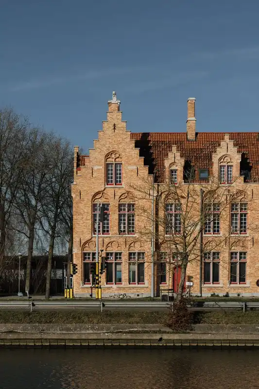 Sfeervol wonen te Brugge in een historisch gebouw foto 2