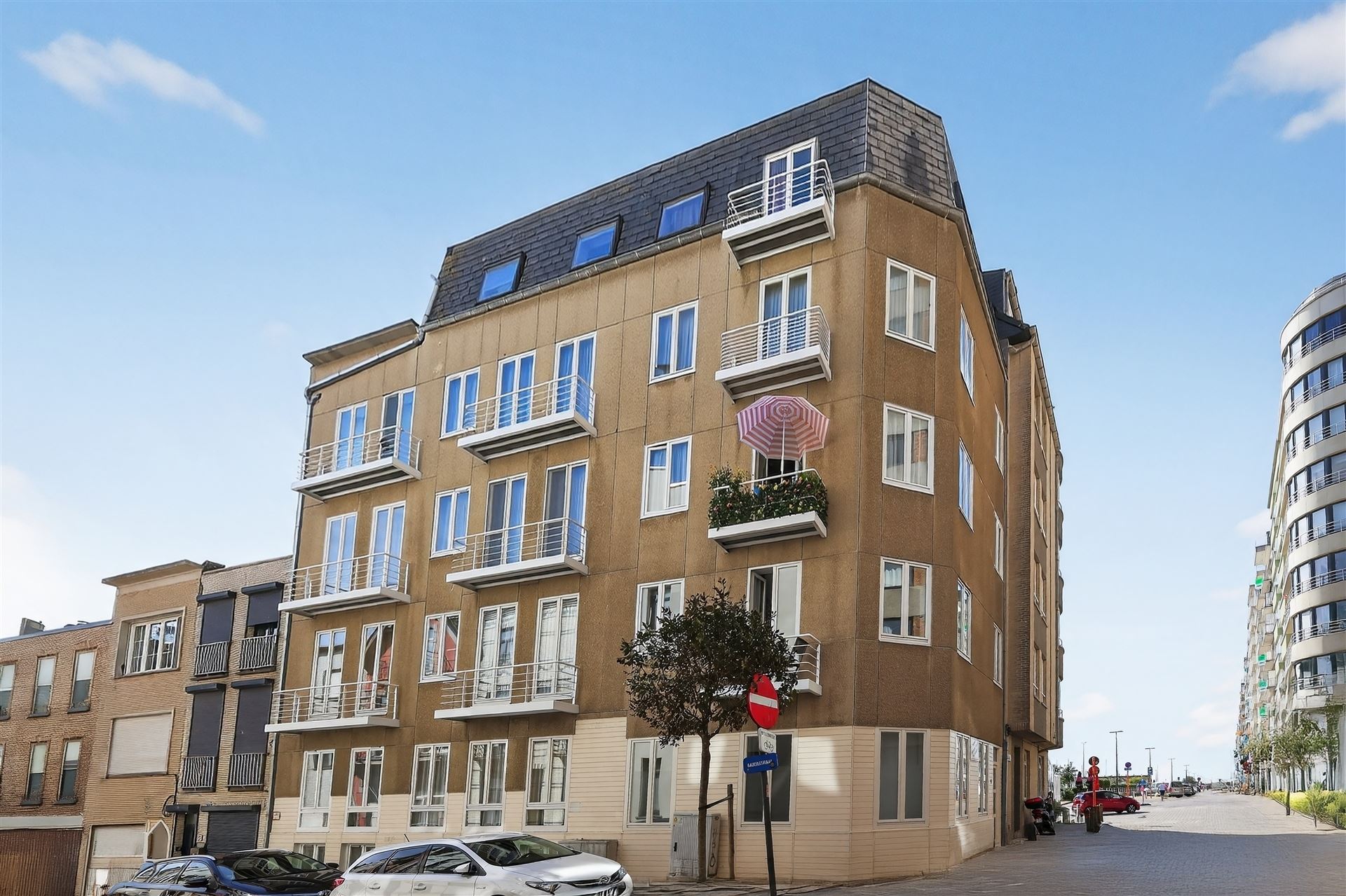 SLAAPHOEK / CENTRALE LIGGING foto 14