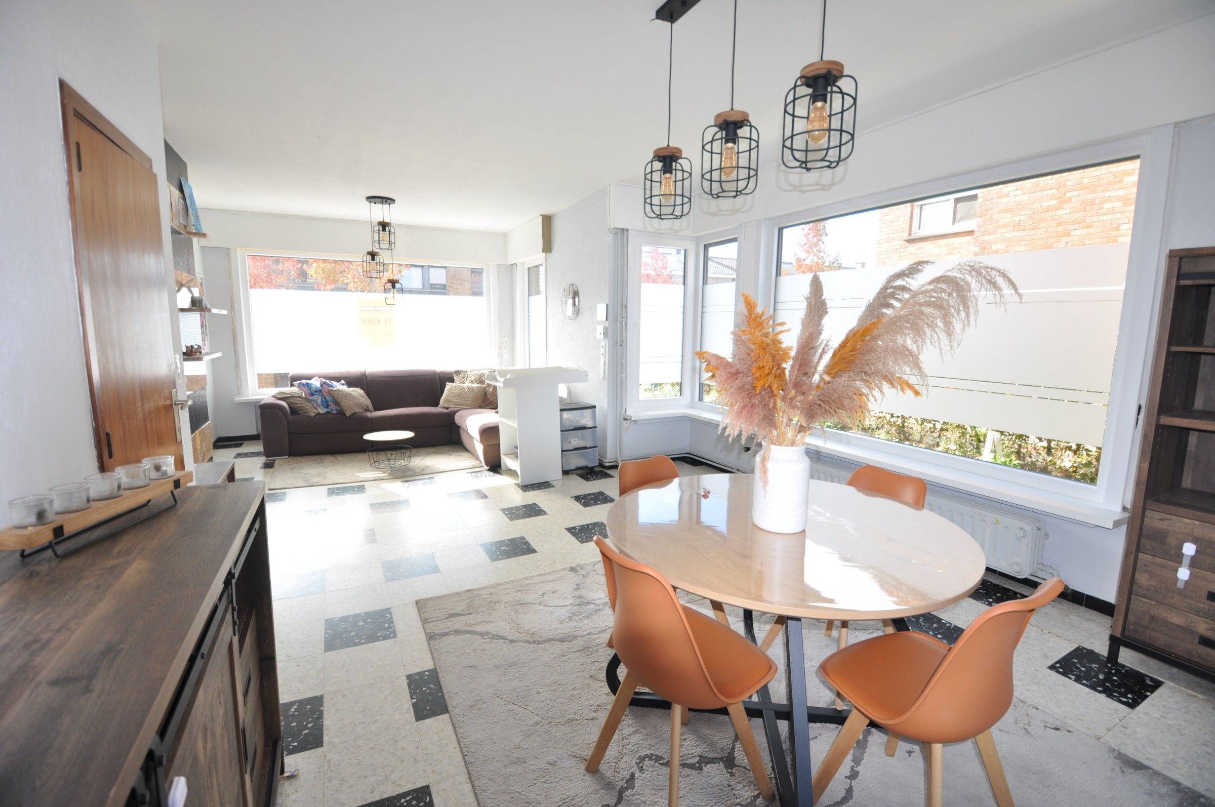 Gedeeltelijk gerenoveerde woning met grote tuin te Zandvoorde ! foto 4