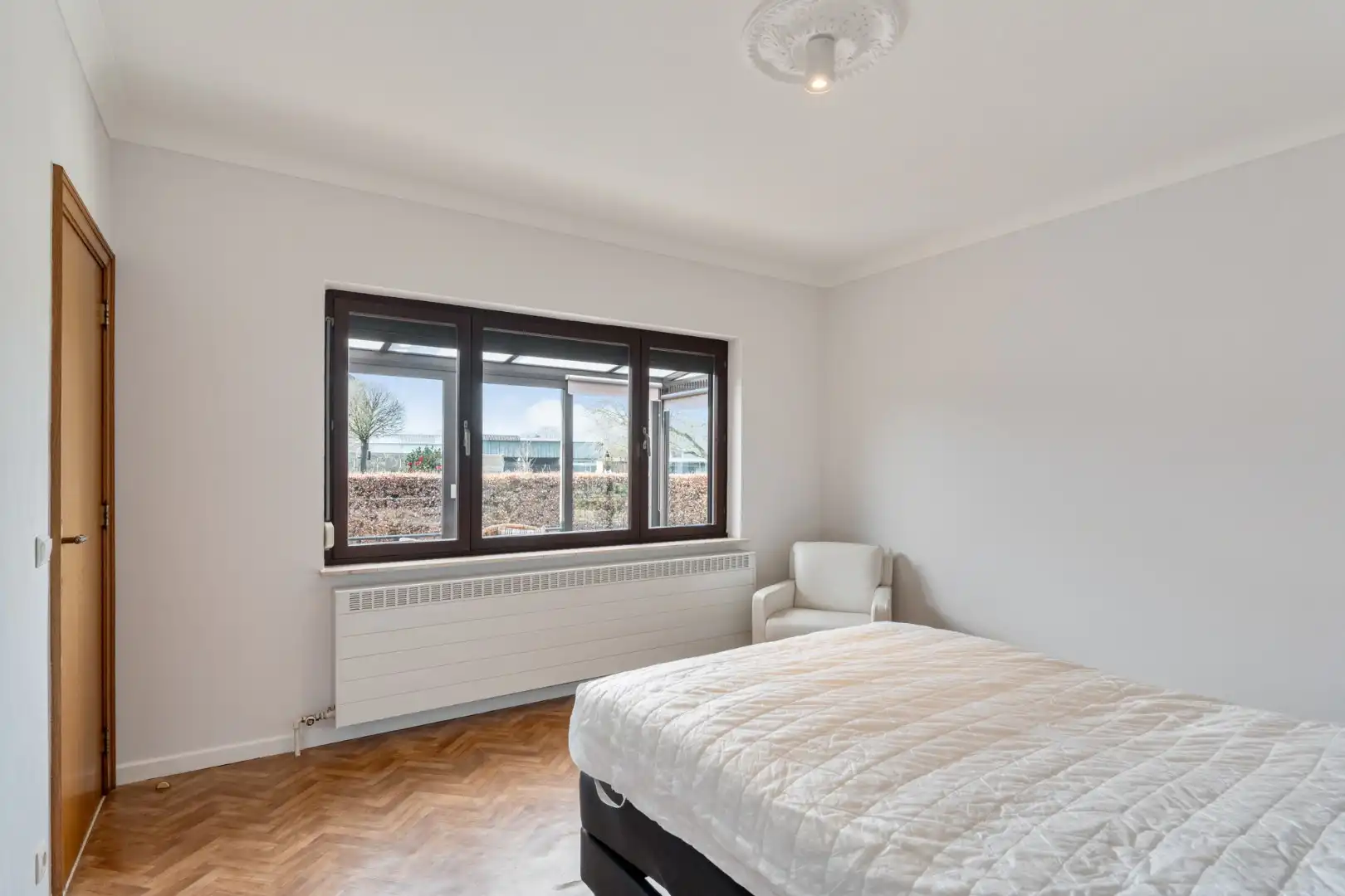 Zeer goed onderhouden gelijkvloerse gezinswoning op een riant perceel van 19a75ca op een rustige locatie te Schalkhoven, een deelgemeente van Hoeselt.  foto 28