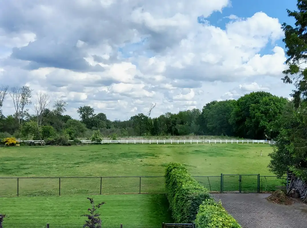 Landelijke, instapklare gezinswoning met gelijkvloers woongenot foto 18