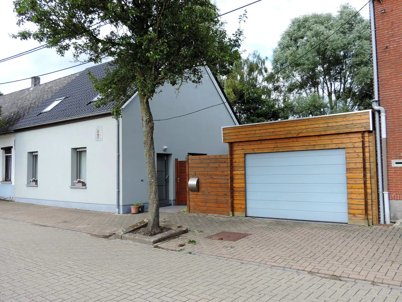 Een volledig gerenoveerde driegevelwoning met garage... foto 2
