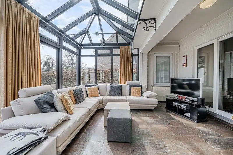 Karaktervolle, statige villawoning met 3 à 4 slpks en royale tuin foto 12