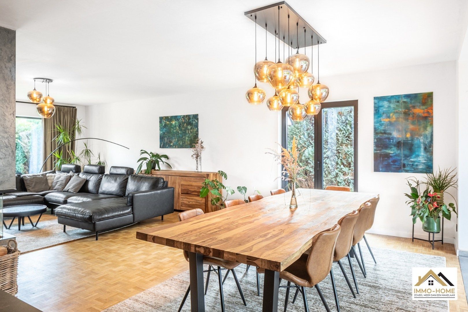 Gerenoveerde ruime gezinswoning met tuin en dubbele garage! foto 8