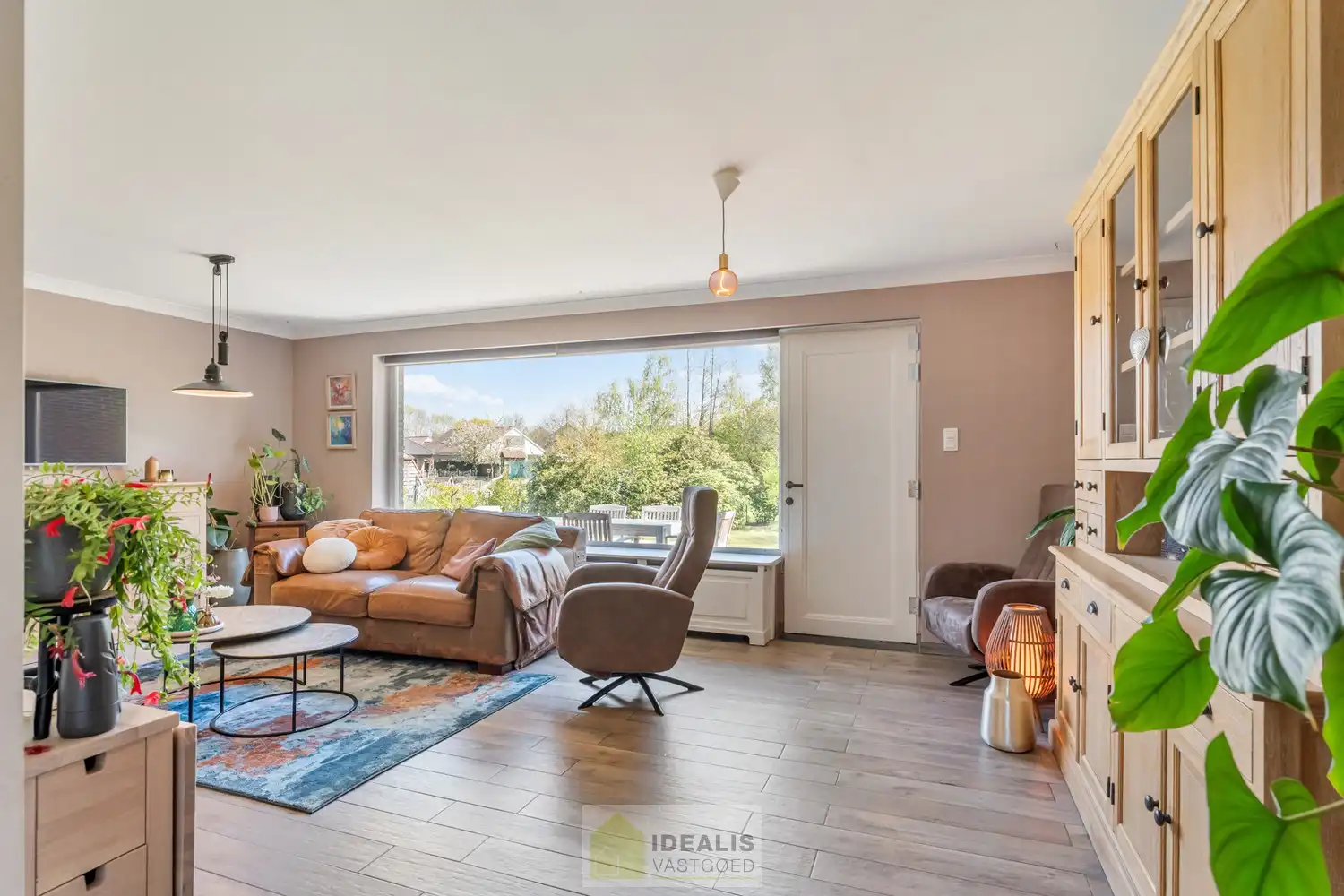IDEALIS VASTGOED – Goed onderhouden en aangename gelijkvloerse woning met 2 slaapkamers op een prachtig, ruim en uiterst breed perceel foto 12