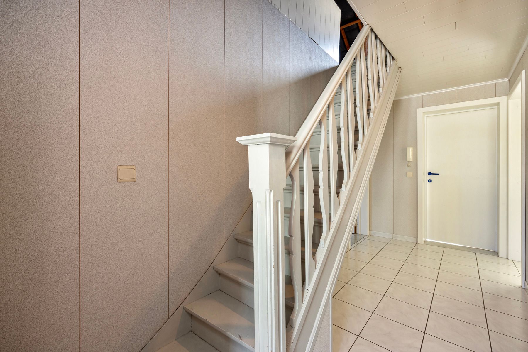 Handelshuis, ingedeeld als commerciële ruimte + appartement foto 23