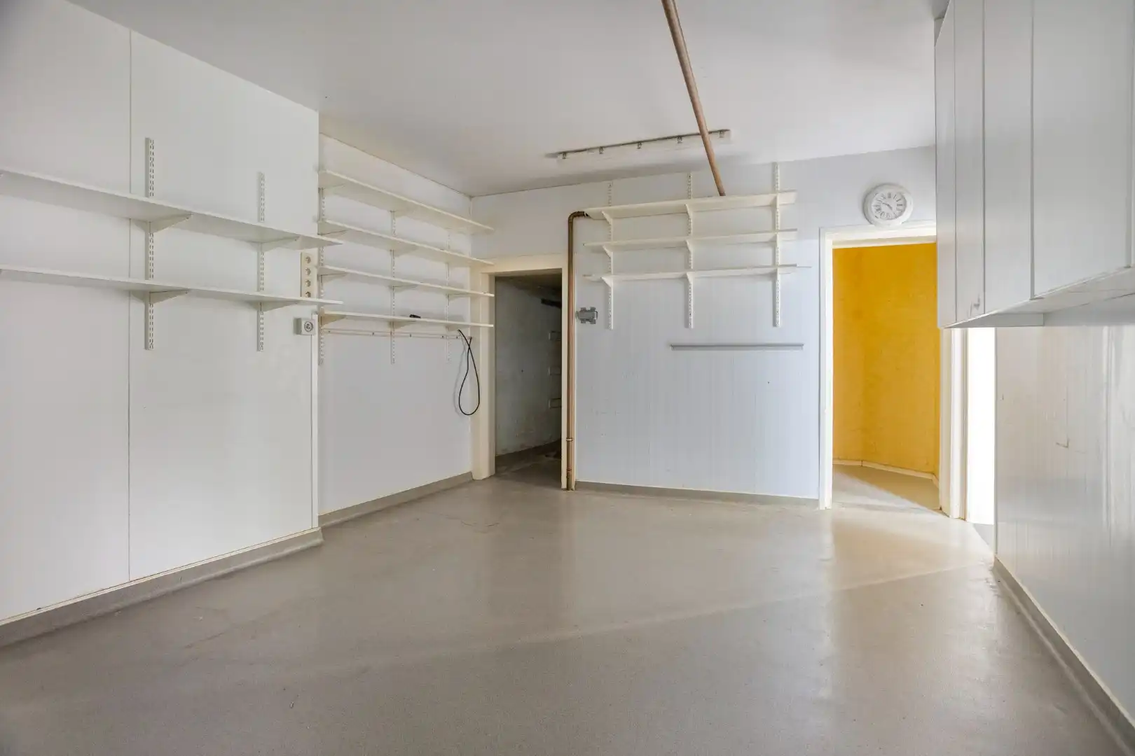 Karaktervol handelshuis met woonst op commerciële locatie in Mol-Gompel !  foto 12