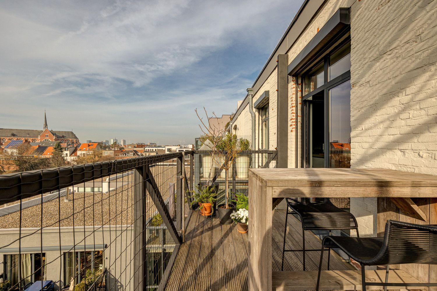 VERKOCHT: kevin@wellimmo.net voor meer info! Uitzonderlijk ruim duplex-penthouse (250m²) met heerlijke zonneterrassen van in totaal 23m² + optionele garage met laadpaal in rustig, groen woonerf op de grens Antwerpen/Borgerhout foto 15