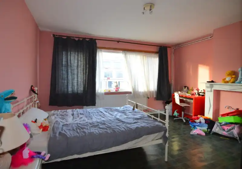 TE RENOVEREN: 193 m2 - 4 slpks - nabij station/stadsrand foto 8