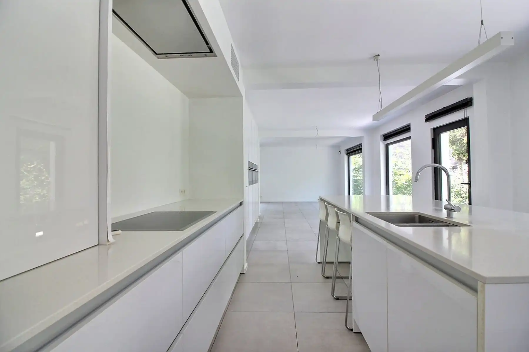 Gerenoveerde woning met 3 slpks op 9 are foto 5