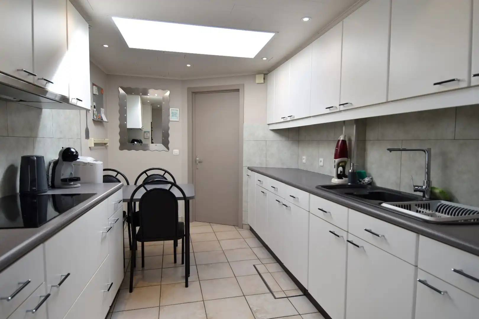 Mooie rijwoning met 2 slaapkamers, tuin en garage te koop in het gezellige Gullegem foto 6