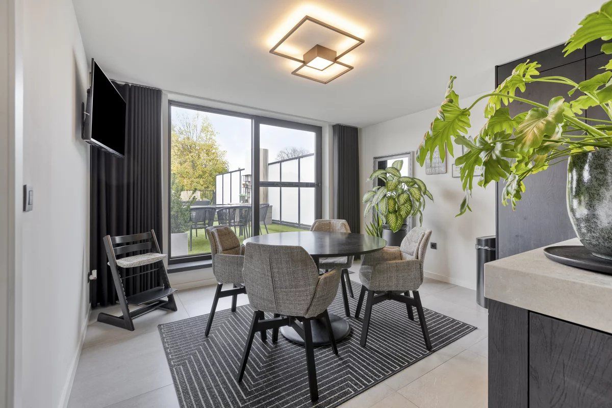 Zeer ruim handelspand met tuin en exclusief triplex  appartement met privé-lift en 2 slaapkamers, garage en staanplaats. foto 15