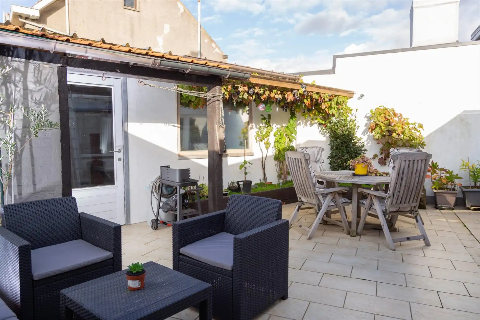 Instapklare GEZINSWONING met o.a. 3 slaapkamers, zonnige tuin en hobbyruimte te Blankenberge! foto 2