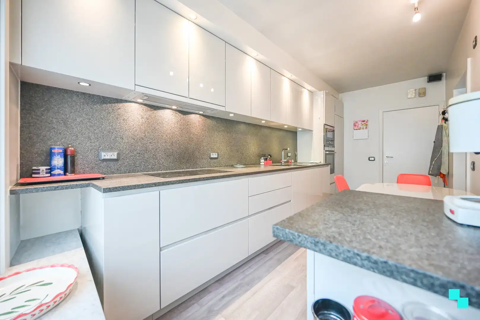 Interessante investeringsopportuniteit in hartje Izegem foto 8