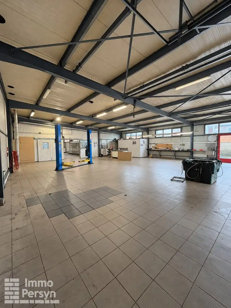 Handelspand (800m²!) + woonst (220m²) + Buitenruimte (600m2) foto 2