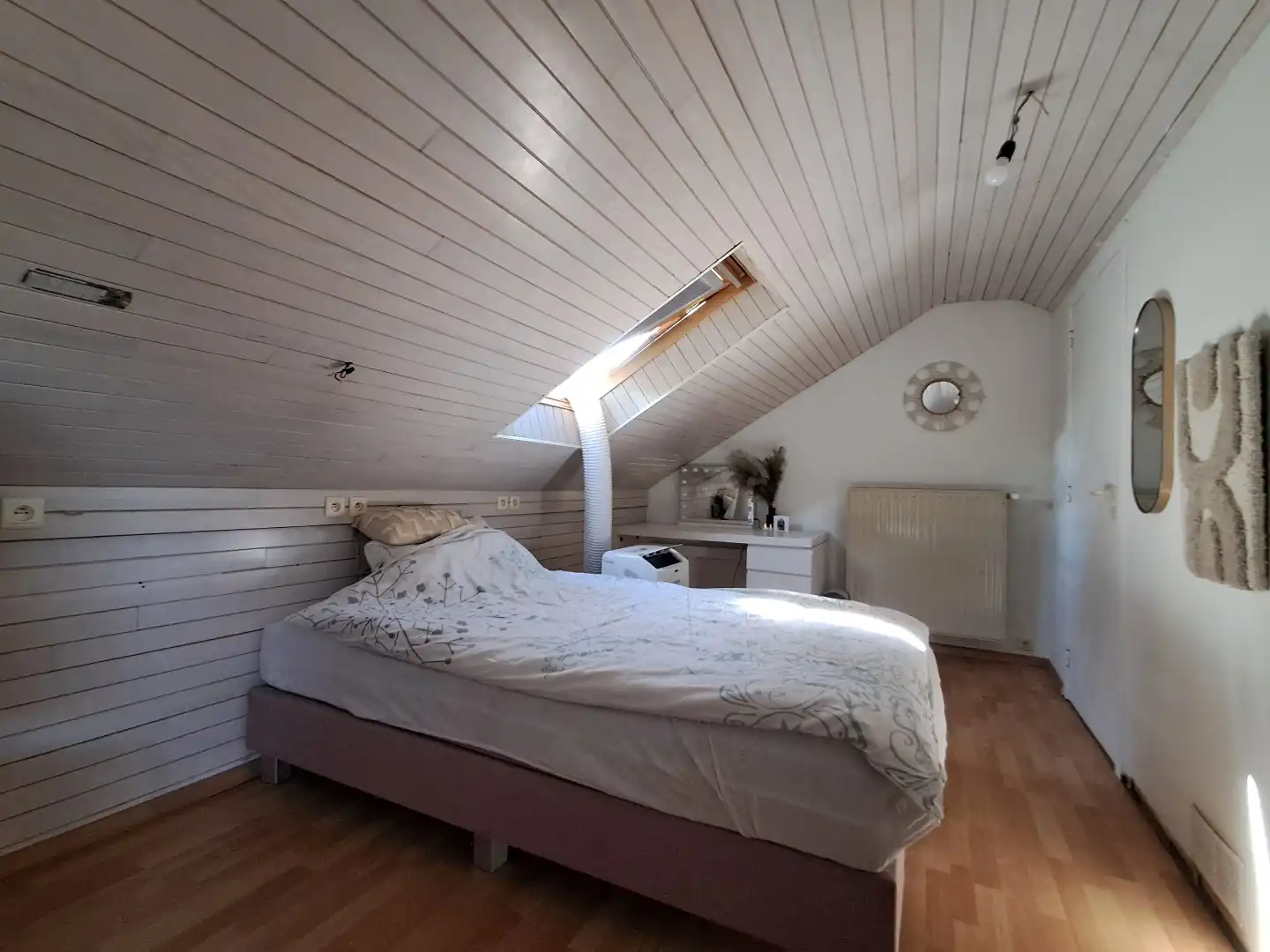 Ruime alleenstaande woning in een rustige wijk te Sijsele. foto 11