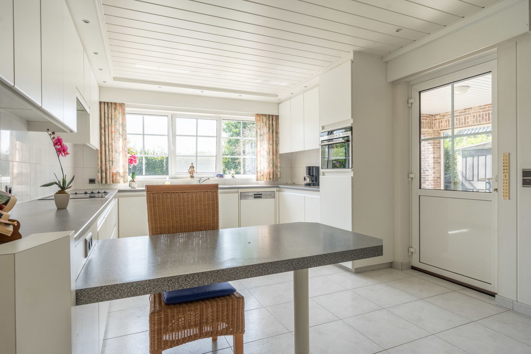 Ruime woning met 4 slpks op mooi zuidperceel van 1.041 m²  foto 10