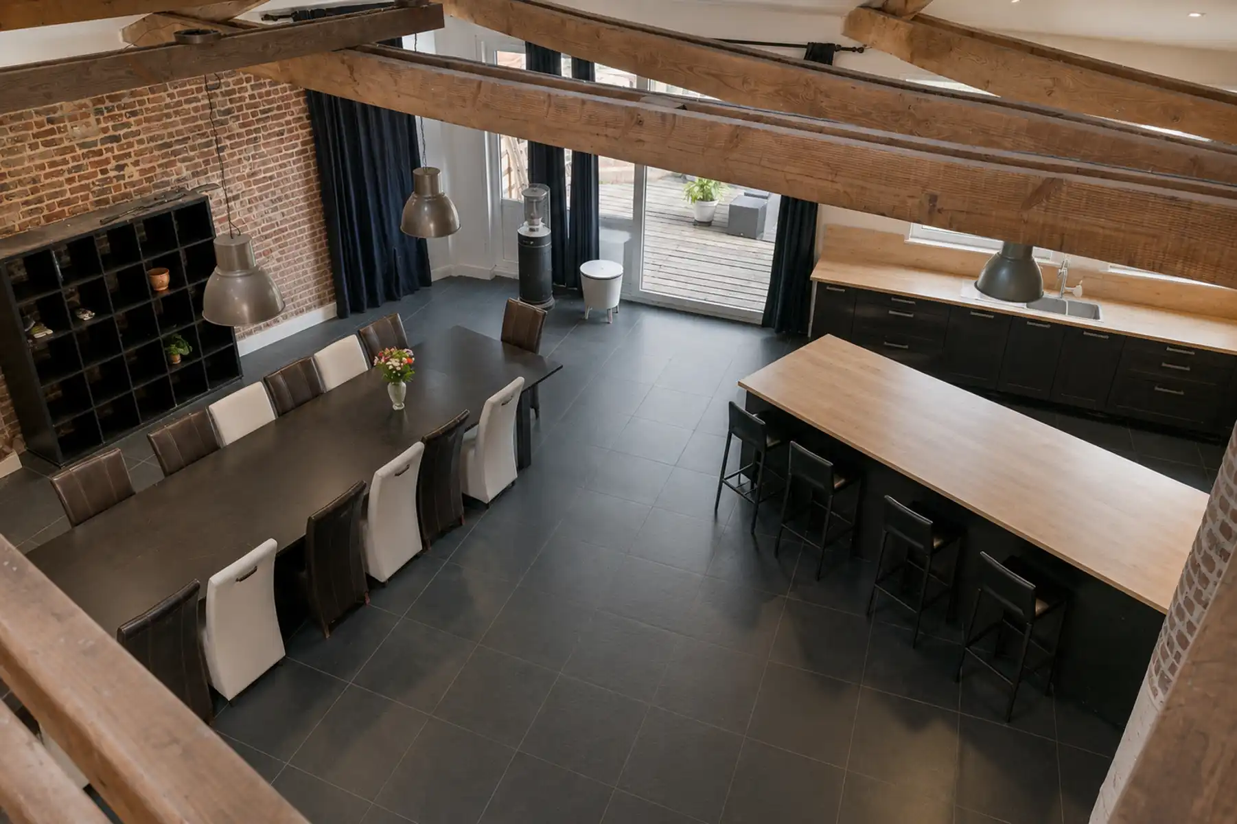 Ruime  gerenoveerde hoeve met werkplaats, zwembad en EPC B foto 10