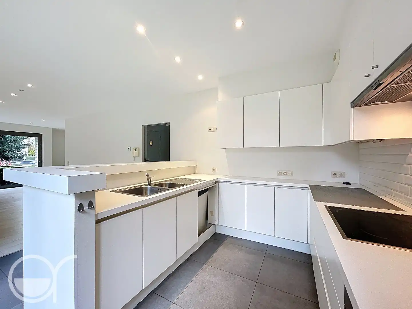 Ruim gelijkvloers appartement met twee slaapkamers, grote tuin én garagebox foto 7