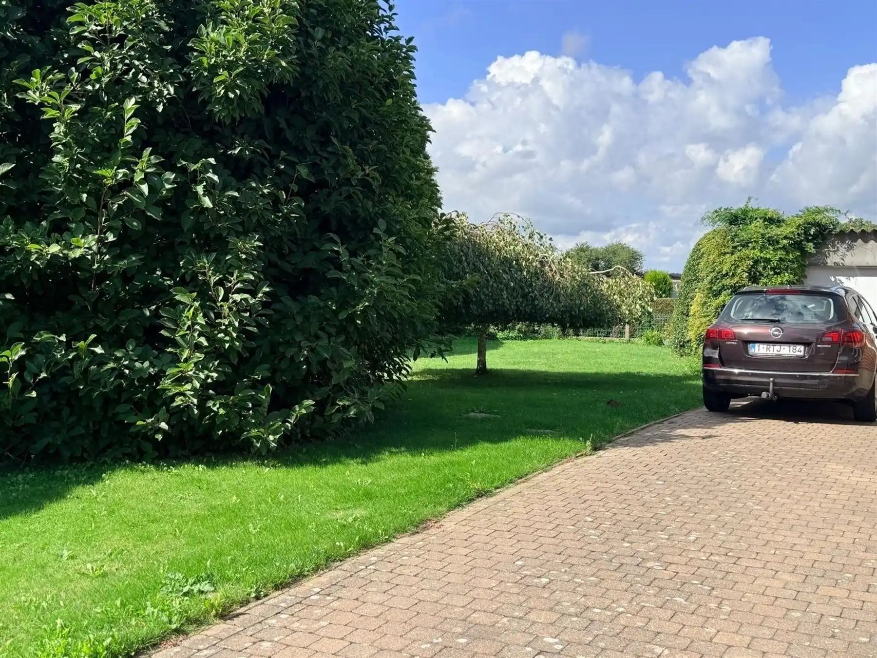 3-GEVEL WONING MET TUIN OP 8 ARE foto 18