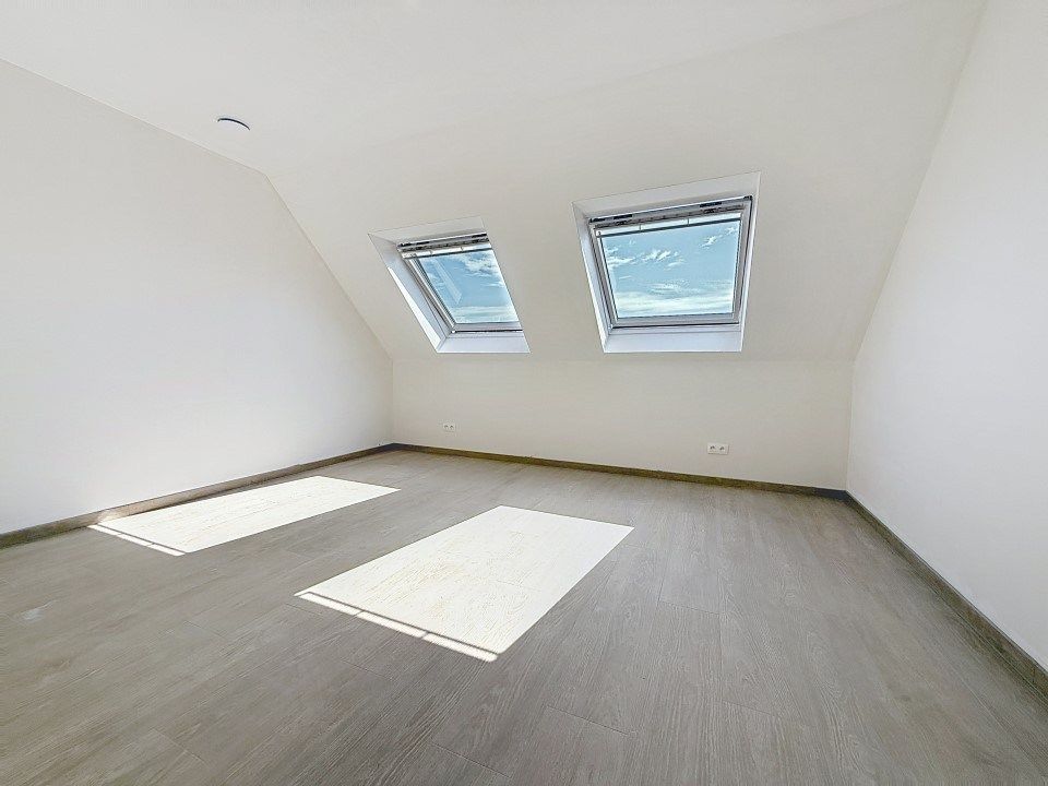 Prachtige nieuwbouwwoning met garage in het centrum van Westrozebeke foto 3
