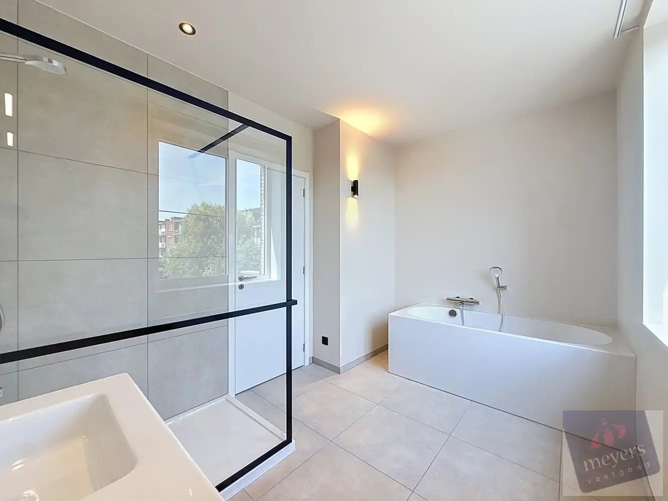 Moderne en energiezuinige gezinswoning met tuin te huur in Hasselt foto 17