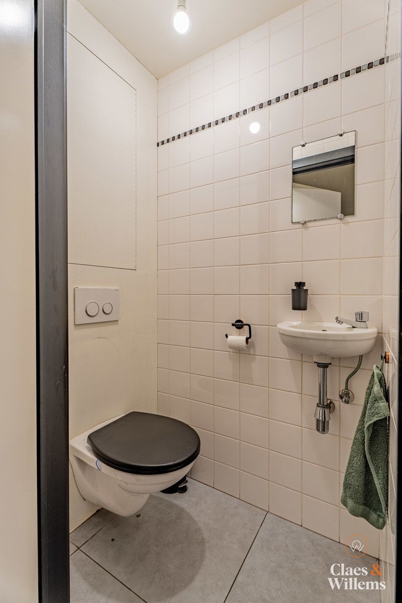 Ruim huis met zonnepanelen en vrije tuin  foto 13