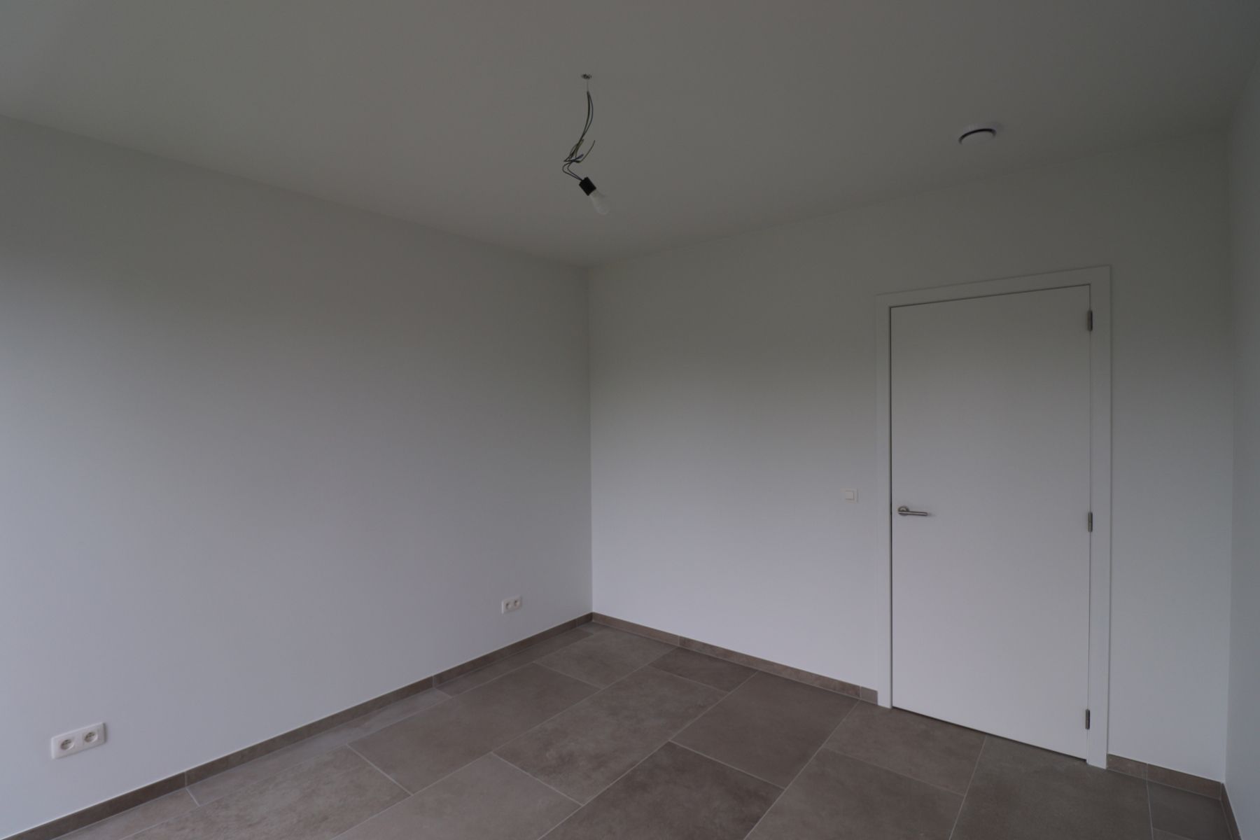 Prachtig nieuwbouwappartement op de bovenste verdieping met 2 terrassen, autostaanplaats en berging. foto 11