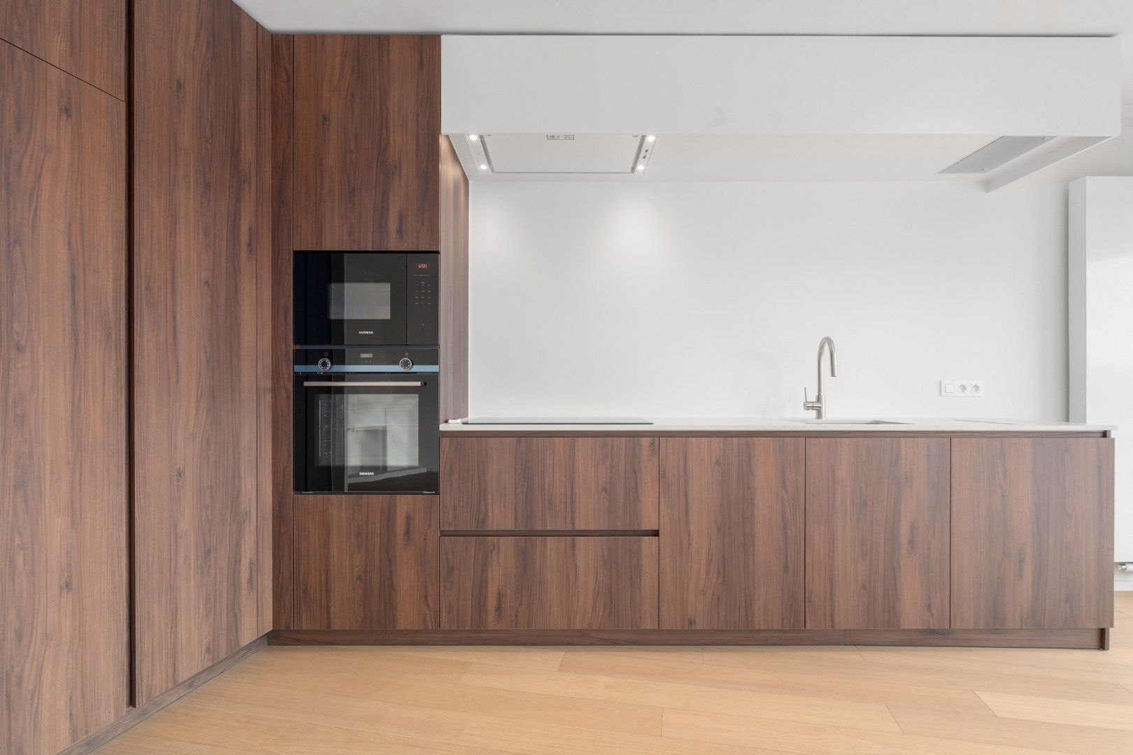 Exclusief gerenoveerd appartement te huur aan de Vindictivelaan in Oostende – met uniek zicht op de Mercator en jachthaven foto 3