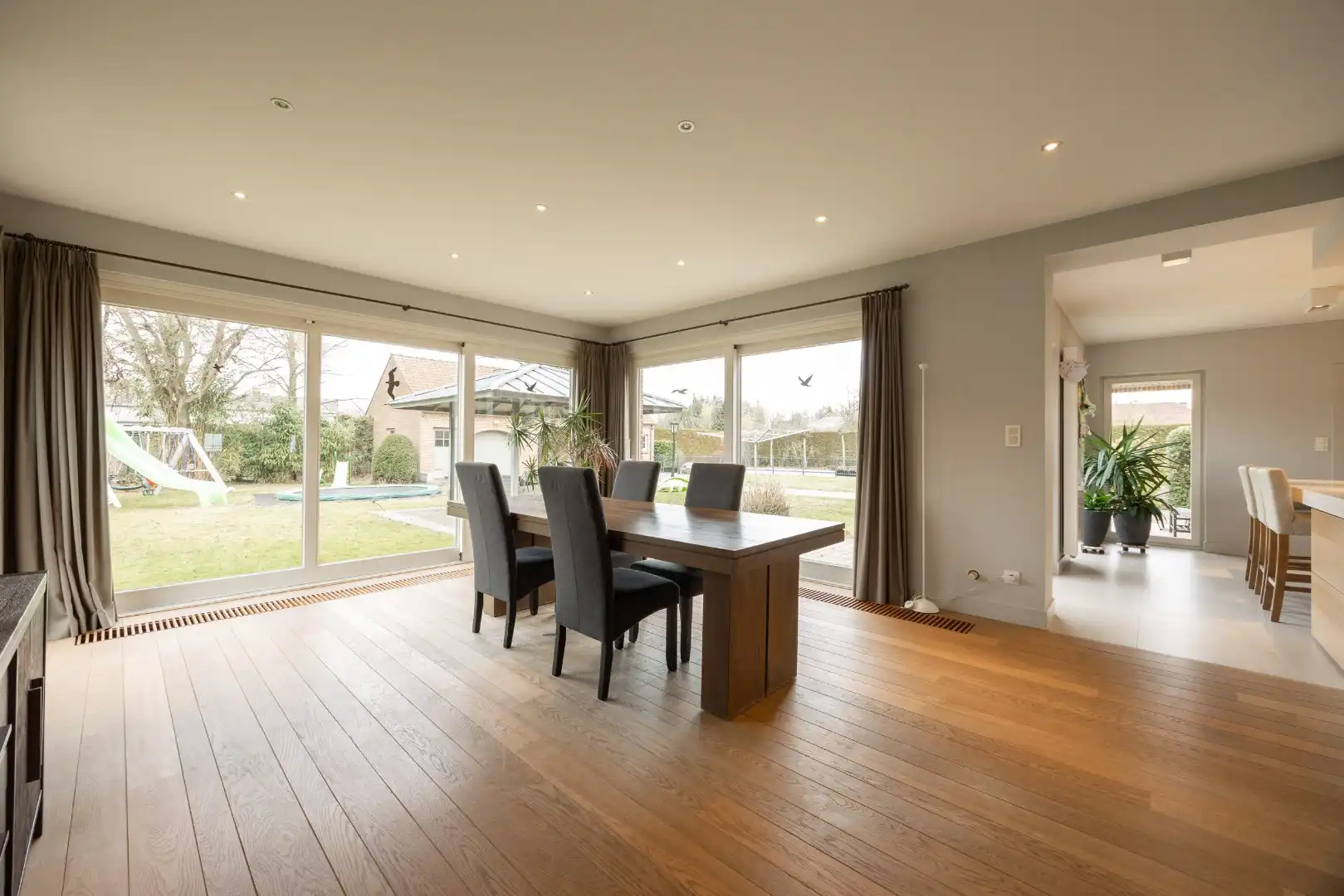 Prachtige ruime villa met naastliggende bouwgrond! foto 22