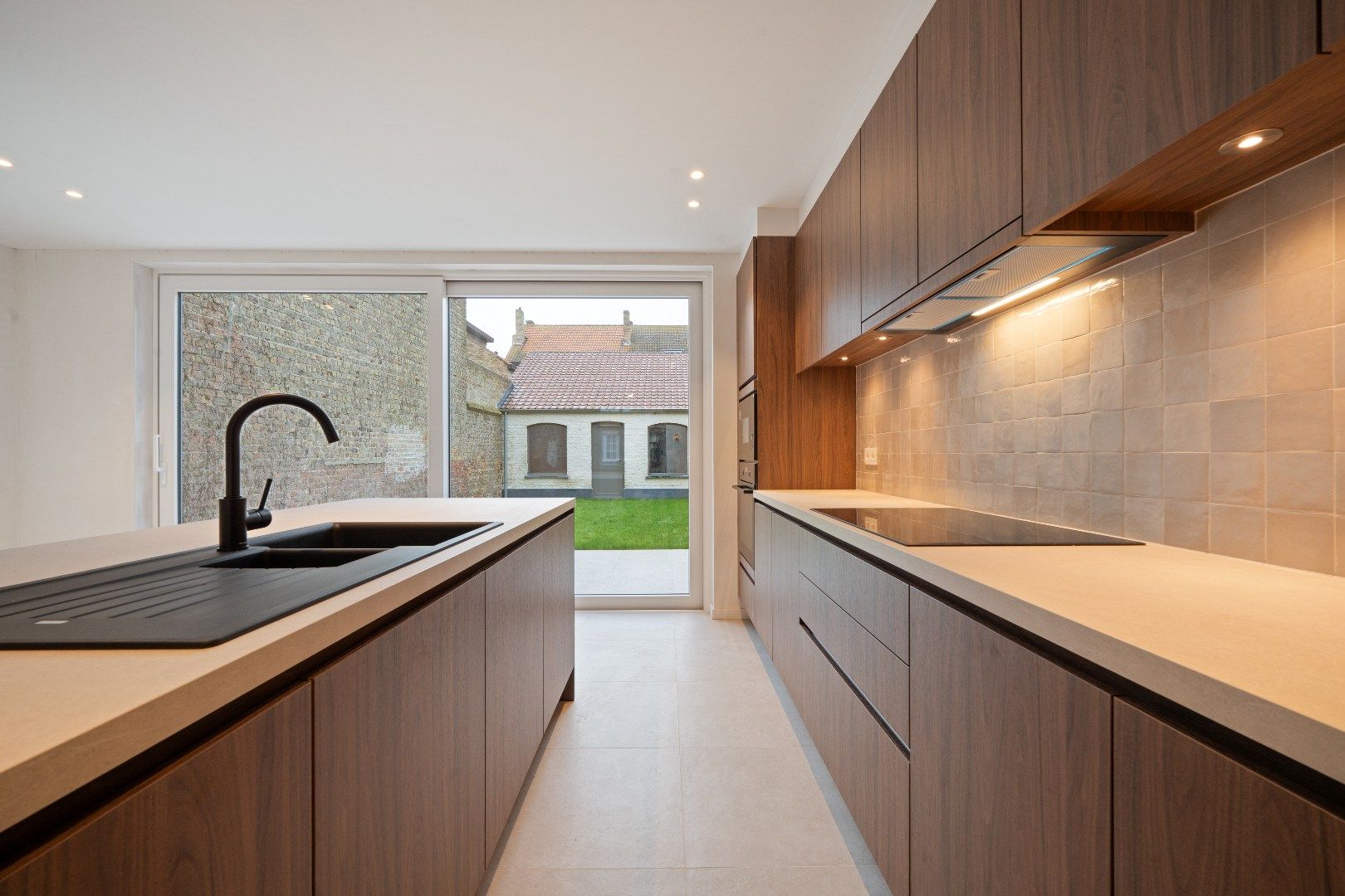 Karaktervol, gerenoveerde burgerwoning in Nieuwpoort (Vernieuwbouw - Epeil 7) – 4 slaapkamers & stadstuin foto 3