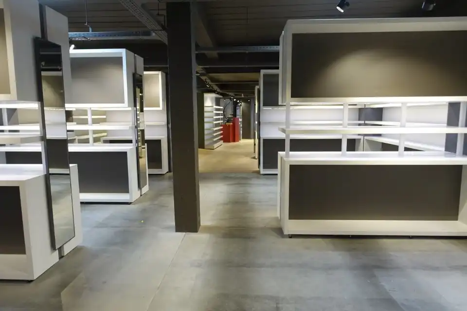 Ruime handelszaak (ca. 290m²) met grote visibiliteit foto 11