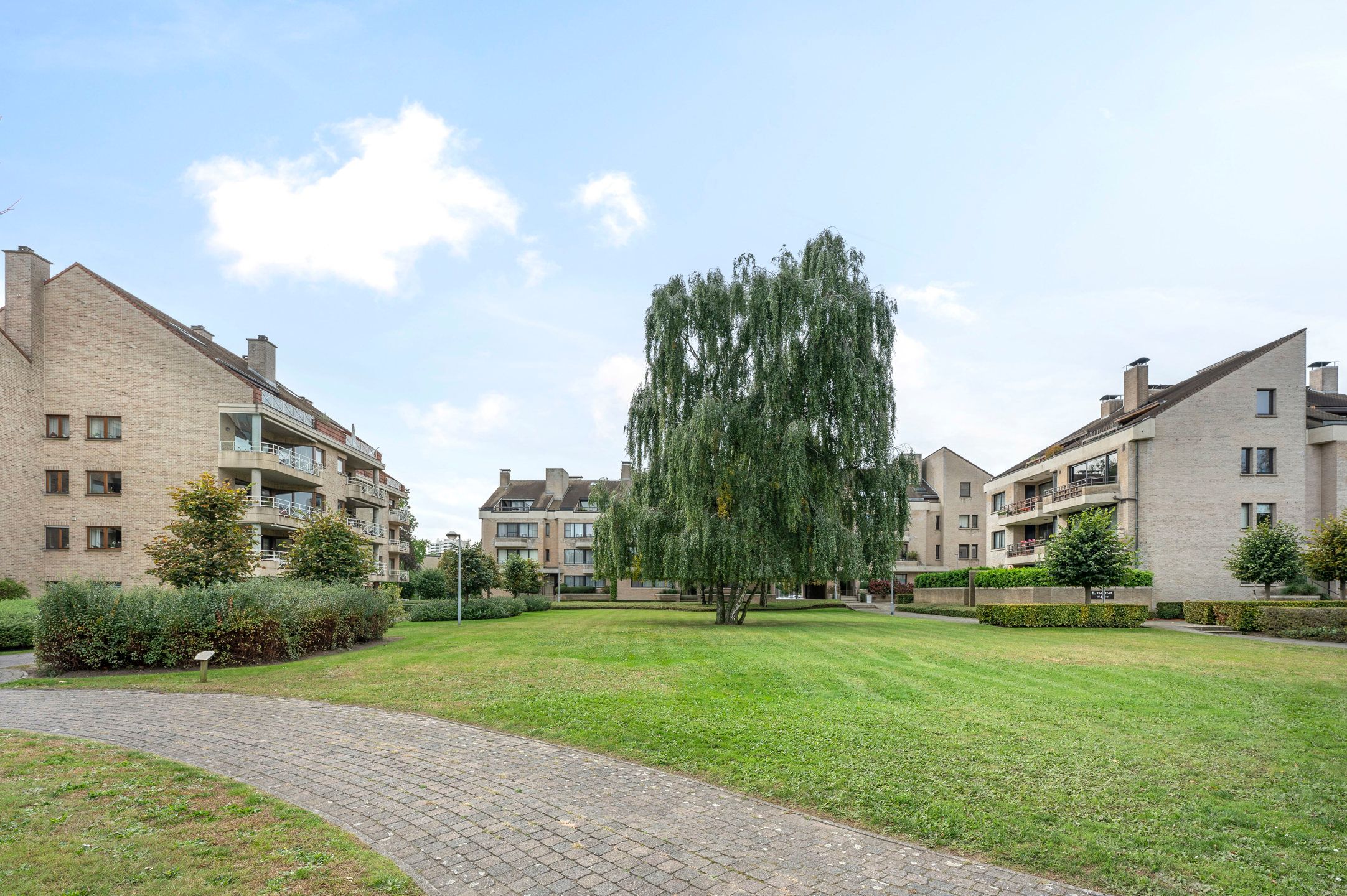 Prachtig gemeubeld appartement op zeer rustig gelegen locatie op Linkeroever.  foto {{pictureIndex}}