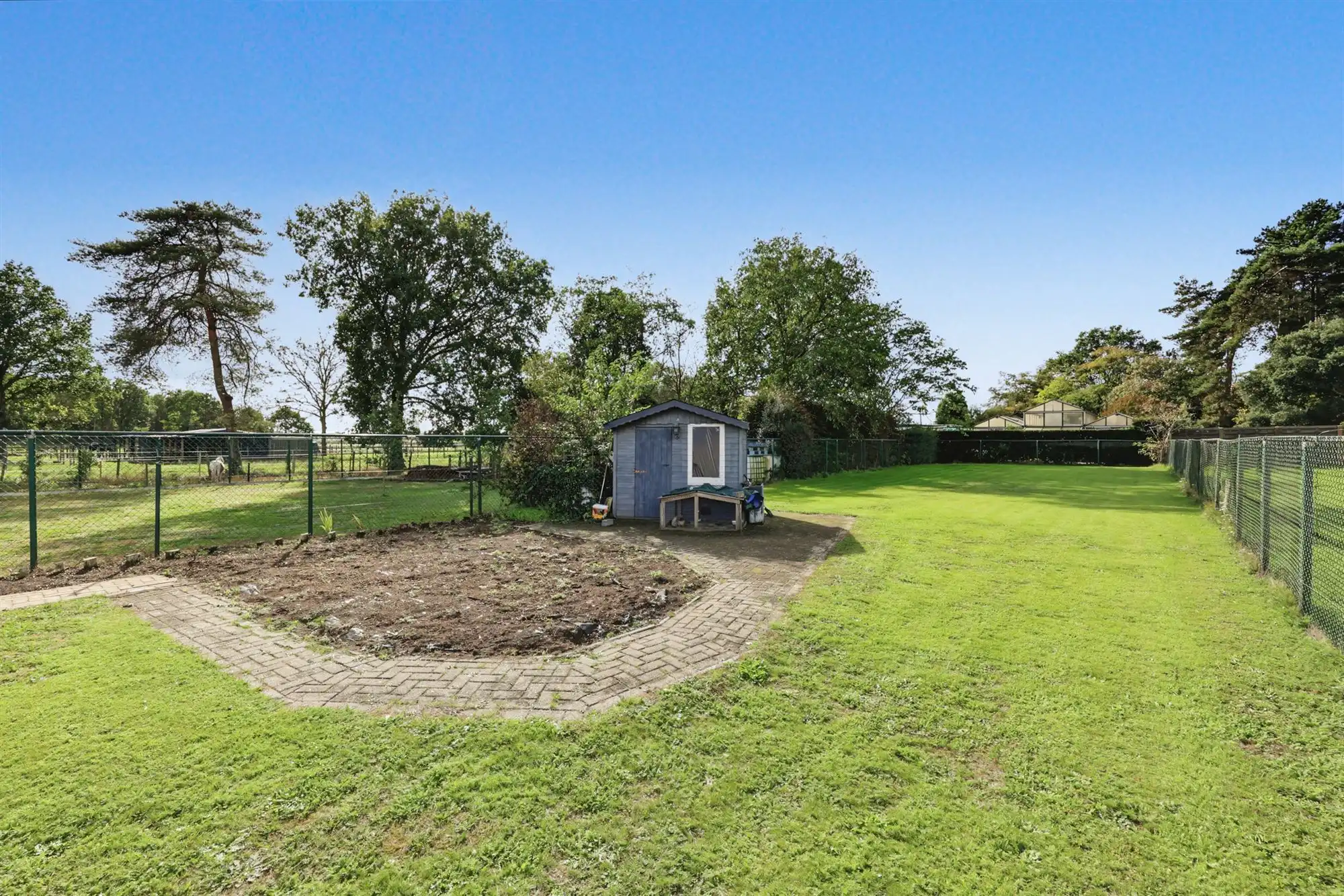 Instapklare woning op ruim perceel met paardenstallen foto 27