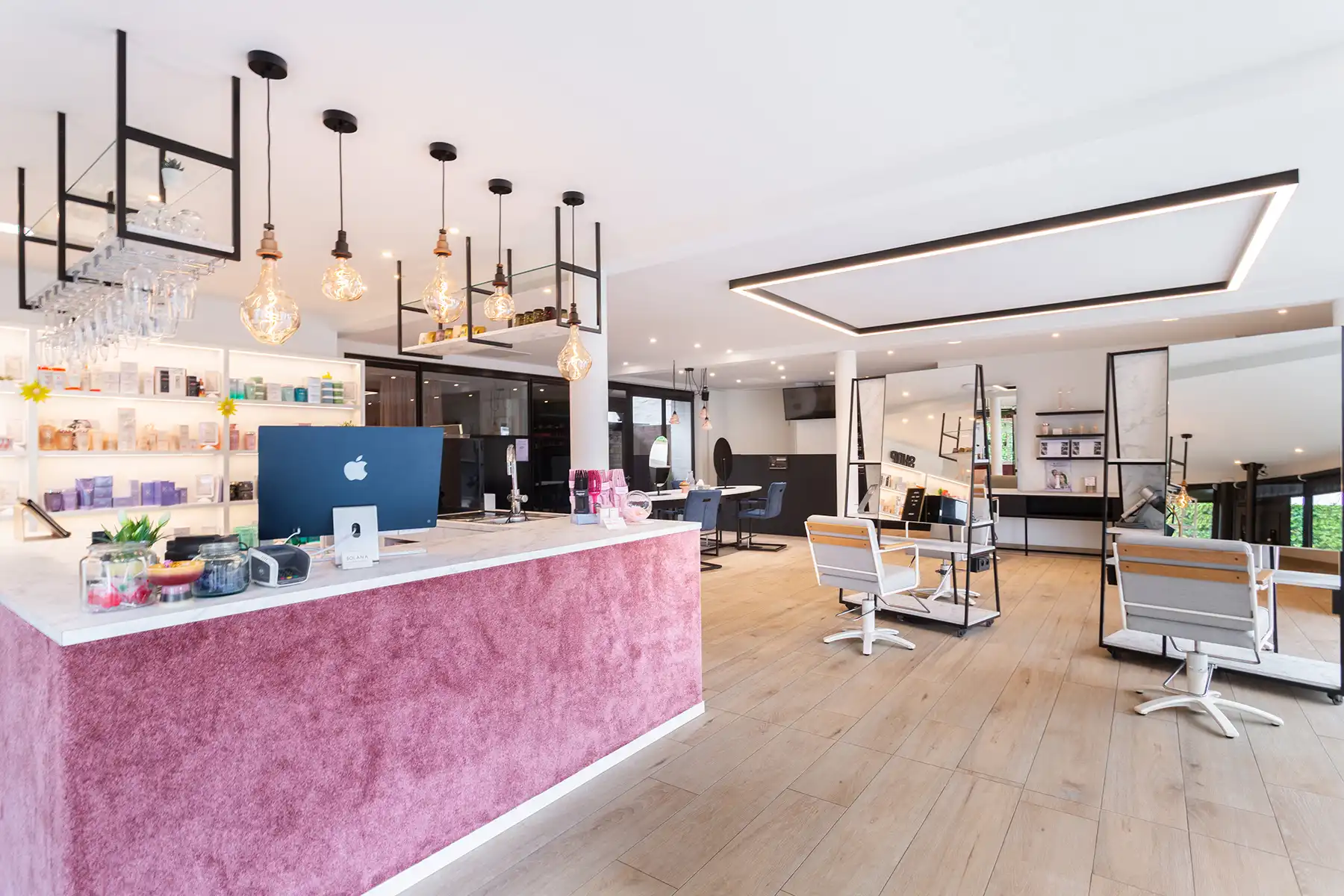 Modern gebouw met handel gelijkvloers en duplex-appartement. foto 3