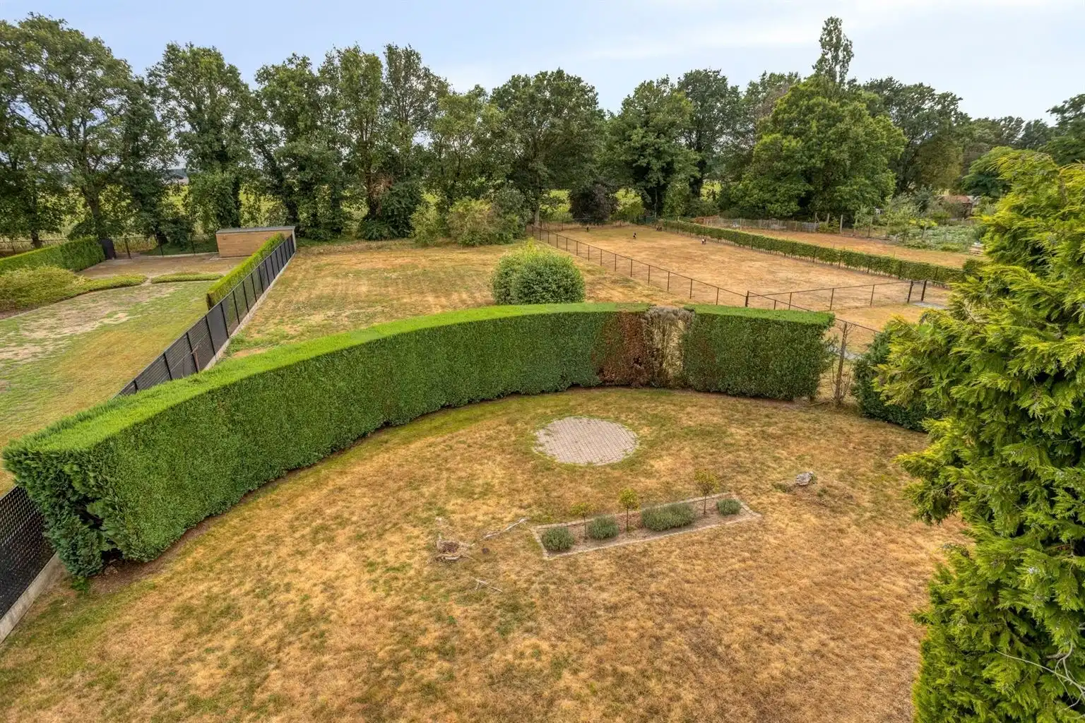Charmante, gelijkvloerse woning met 3 slaapkamers, vrijstaande garage en uitzonderlijk ruime, zuidgerichte tuin op een prachtig perceel van 21a38ca in Oudsbergen. foto 20