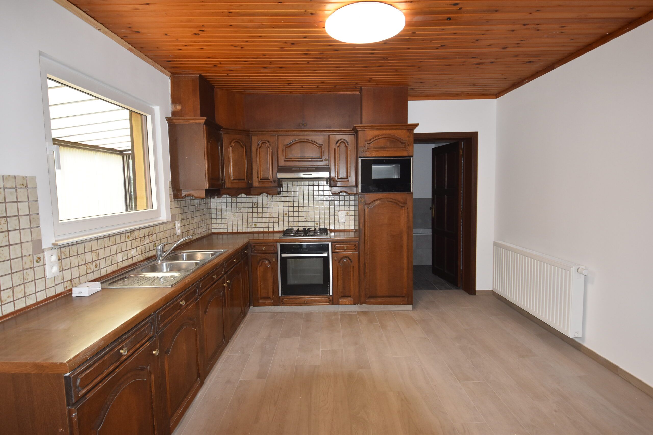 Instapklare halfopen woning met grote tuin en werkruimte. foto 5