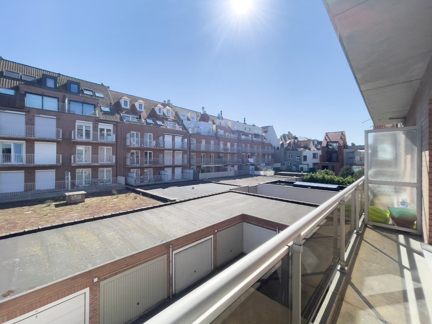 Zonnig, ongemeubeld 2 slpk appartement met prachtig zicht op het Zegemeer. Garage mogelijk. foto 8