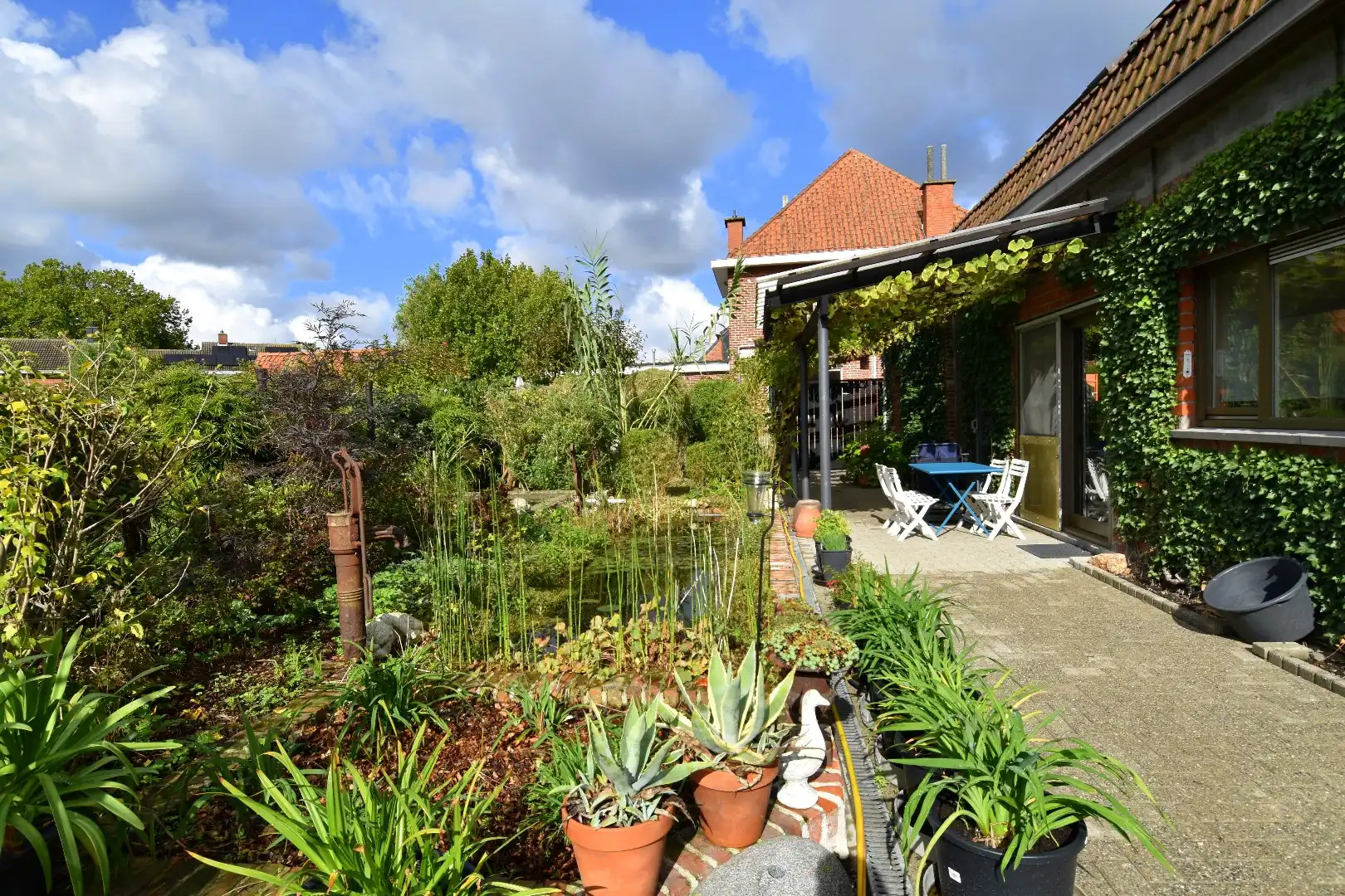 Charmante woning met 3 slaapkamers, 2 garages en een zalige tuin te koop in Gullegem! foto 16