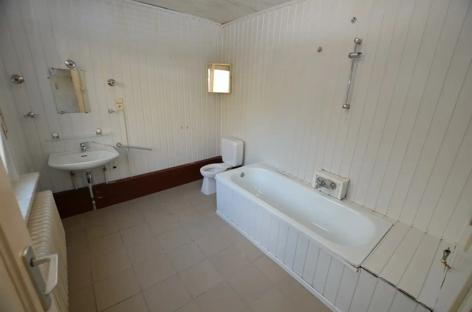 Zeer ruim woonhuis foto 9