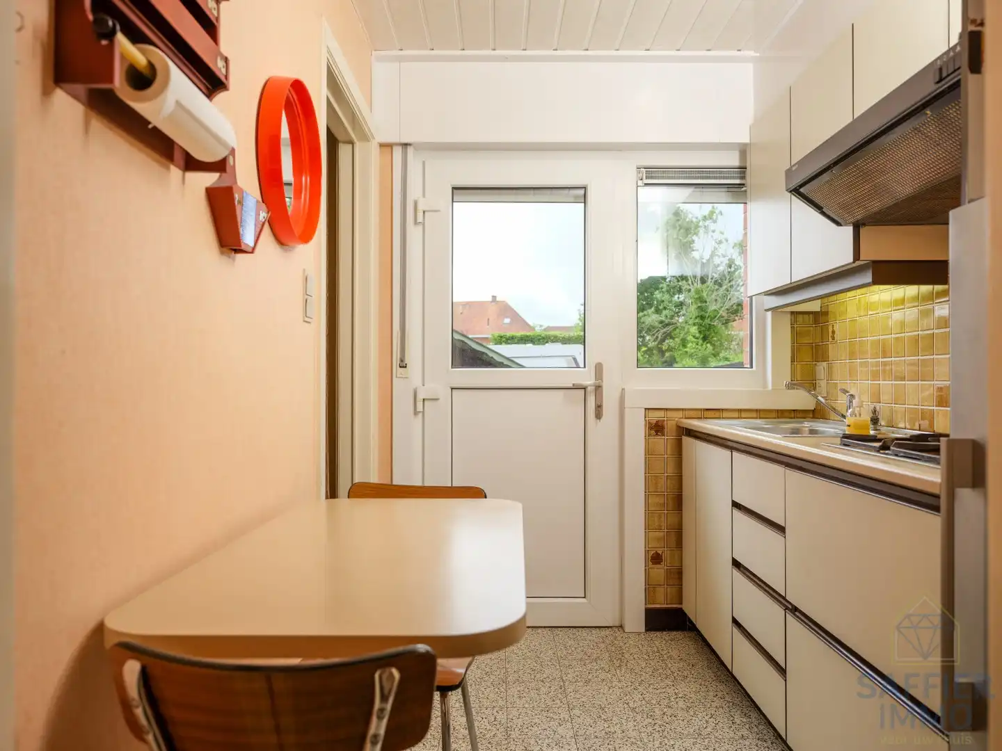 Te ontdekken in hartje Ingelmunster: ruime woning met 4 slaapkamers, zuidgerichte tuin én uitweg achteraan foto 6