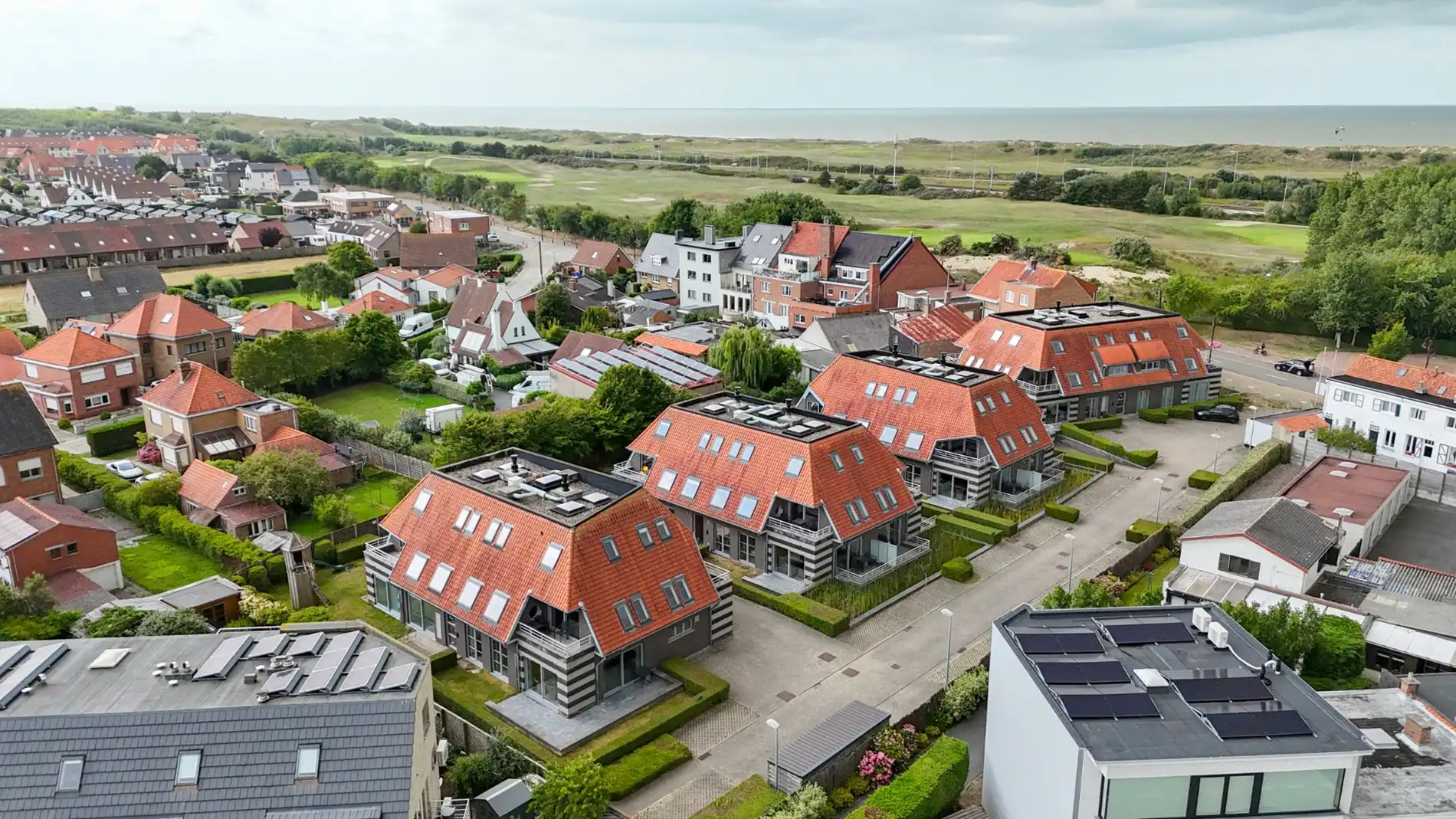 Gelijkvloers appartement met 2 slaapkamers op schitterende locatie aan zee! foto 2
