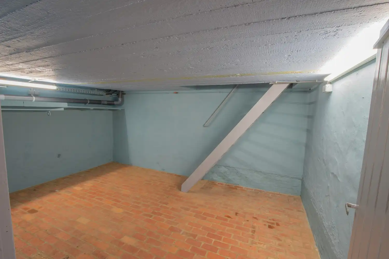 Gerenoveerde halfopen bebouwing met 3 slaapkamers, tuin en 2 autostaanplaatsen! foto 18